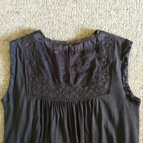 Anthro sleeveless Top with embroidered details - Picture 4 of 7